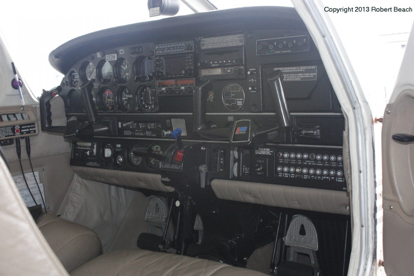 interior_instrument panel frm pilot door_2